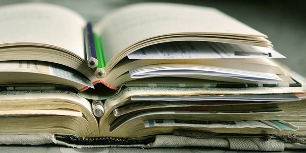 Critique des sources. La critique comme source.