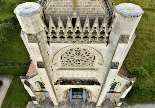 Cette image n'a pas de description.