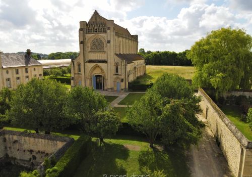 Cette image n'a pas de description.